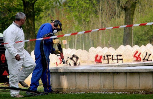  Des tombes musulmanes vandalisées dans un cimetière des Alpes-Maritimes