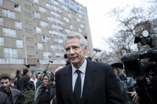  France. De Villepin et la banlieue