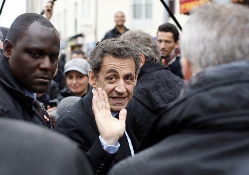  France. Sarkozy fait un saut en banlieue