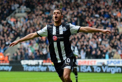  Football. Ben Arfa frappe à la porte des Bleus