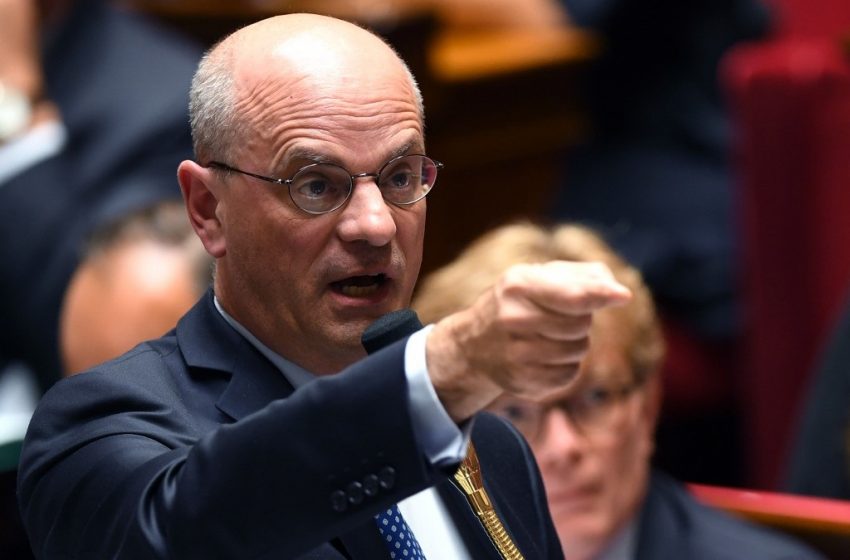  Jean-Michel Blanquer : « le voile n’est pas souhaitable »