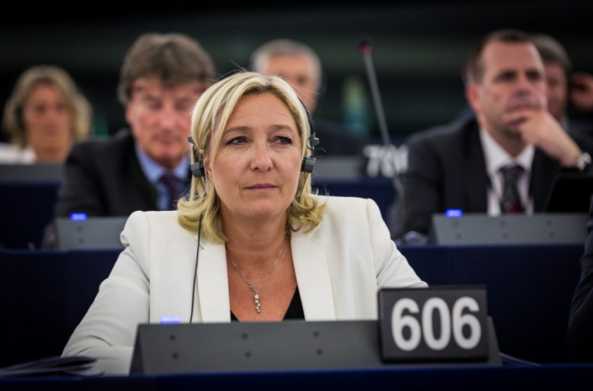  Près de 430 000 euros réclamés au groupe du FN au Parlement européen