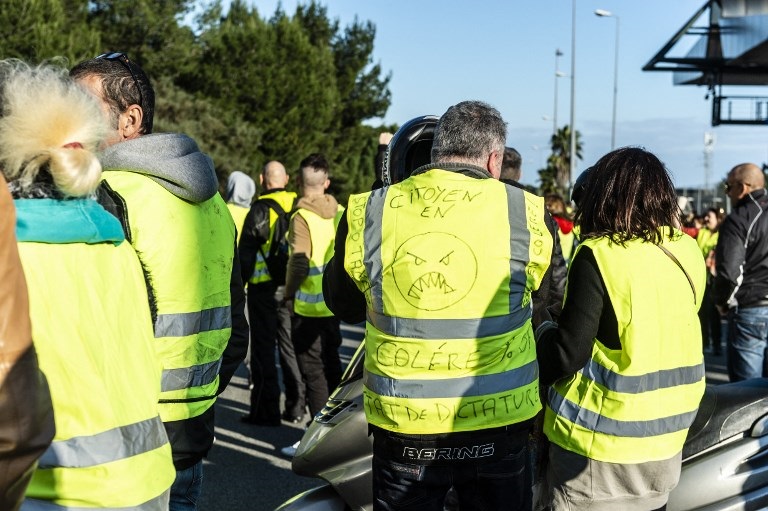  Dans l’Aisne, des gilets jaunes forcent une femme musulmane à retirer son voile