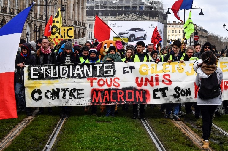  Les étudiants appellent à rejoindre les « gilets jaunes »