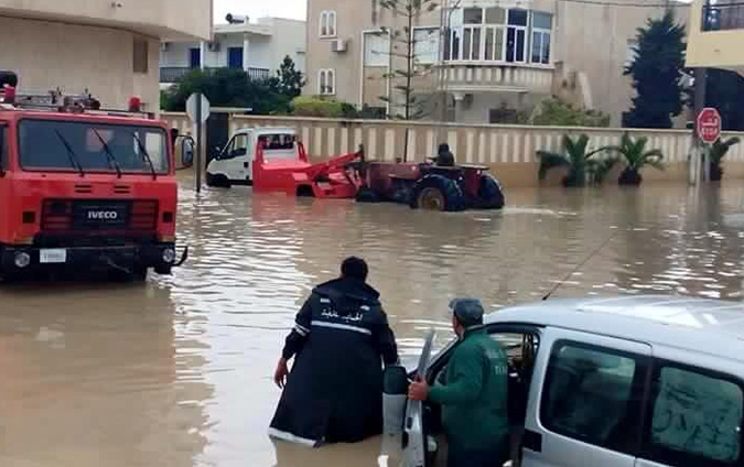  Des inondations dans les grandes villes paralysent le pays