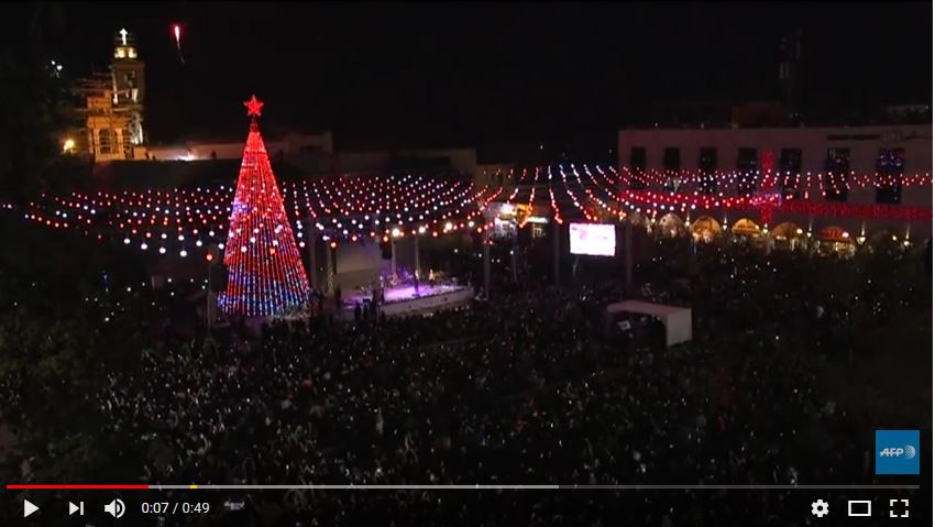  Cisjordanie: Bethléem illumine son sapin de Noël