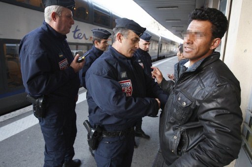  Gérard Longuet, « pas islamophile », justifie les contrôles au faciès