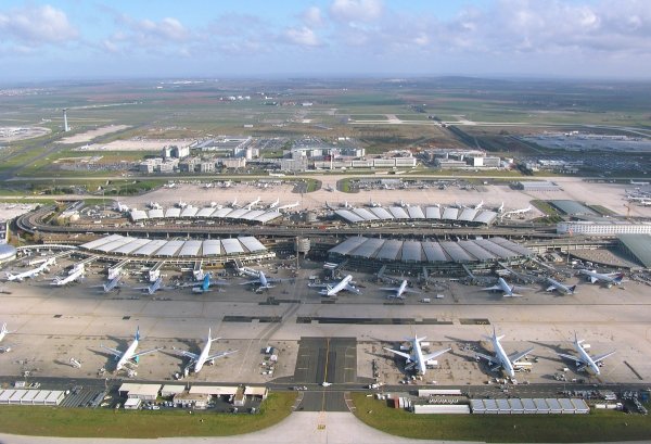  Deux mineurs enfermés en zone d’attente à Roissy : ouverture d’une enquête