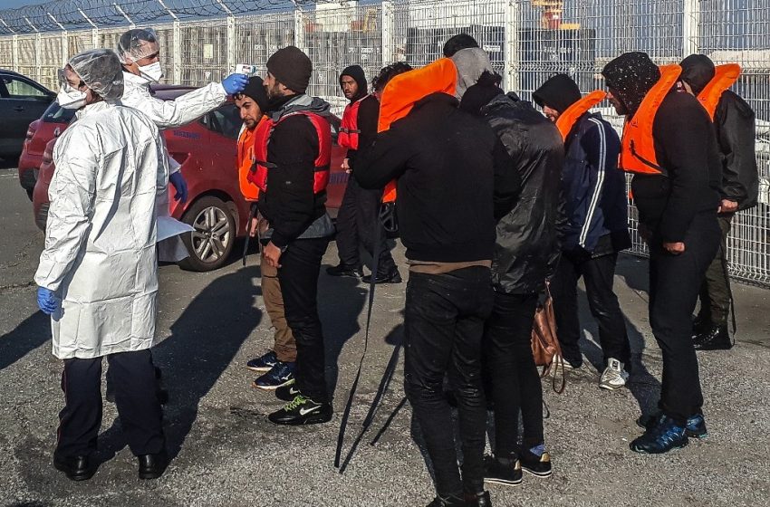  Calais : Migrants et aidants harcelés malgré l’urgence sanitaire