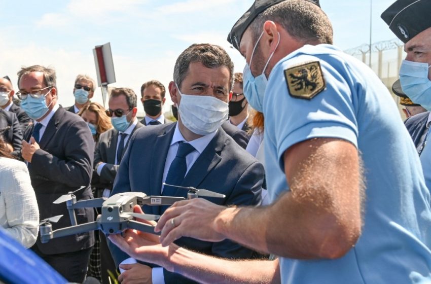  Gérald Darmanin interpellé sur la situation des exilés à Calais