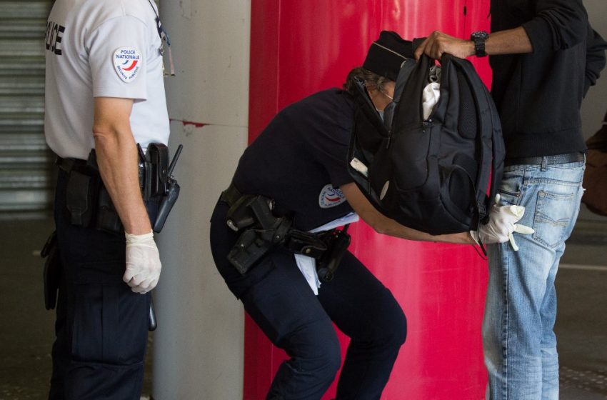  Contrôles au faciès : six ONG lancent une action de groupe contre l’État, une première