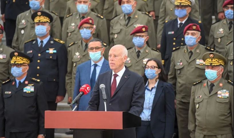  En Tunisie comme en France, les généraux se manifestent