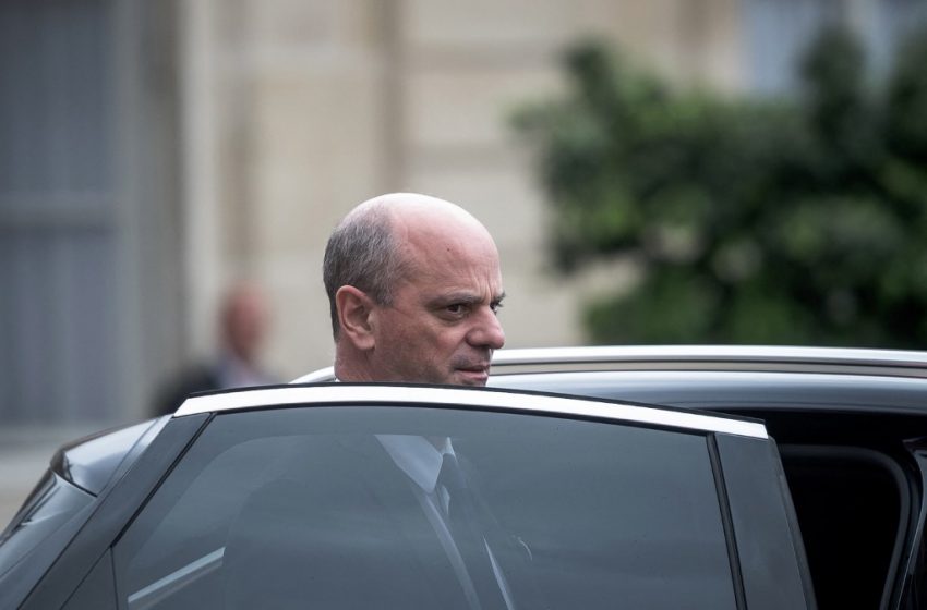  Blanquer dévoile le protocole de rentrée à la presse, avant de le présenter aux enseignants