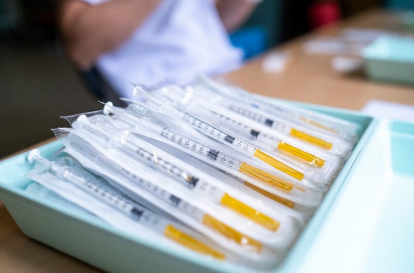  Covid-19 : vers une troisième dose de vaccin pour les plus de 18 ans ?