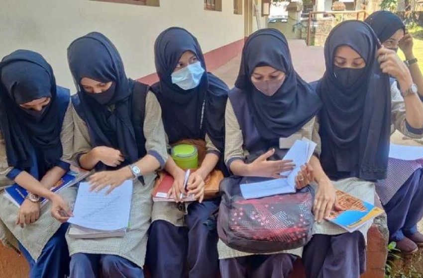  Inde : La justice confirme l’interdiction du hijab dans les écoles