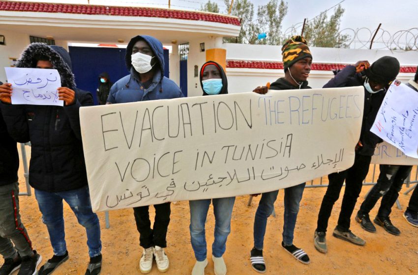  Plusieurs dizaines de réfugiés en sit-in devant le HCR à Tunis