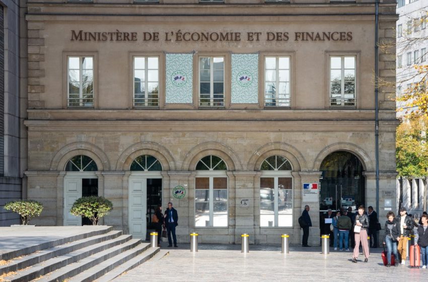  Gouvernement : Rémunération en hausse et plus de femmes