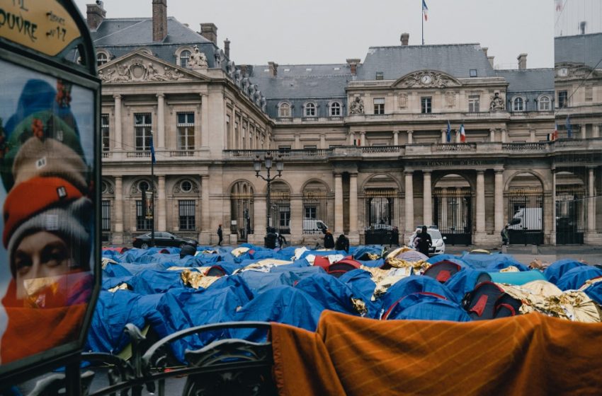  Une mise à l’abri espérée pour les mineurs isolés étrangers qui campent devant le Conseil d’Etat