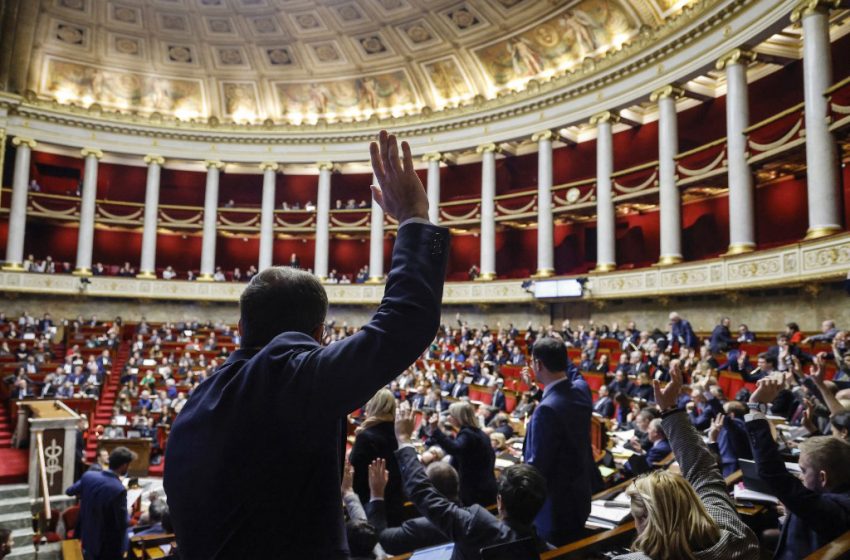  Point de vue. Est-ce la fin de la Ve République en France ?